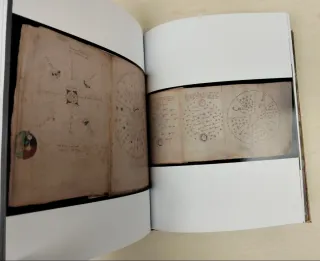 Libro antiguo de colección . Manuscrito Voynich