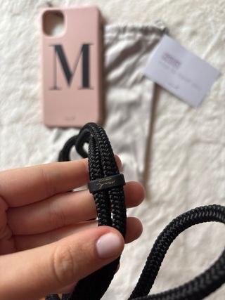 Funda MUK con cordón iphone 11