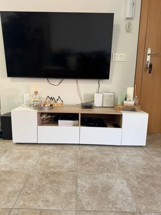 Mueble TV comedor blanco y madera