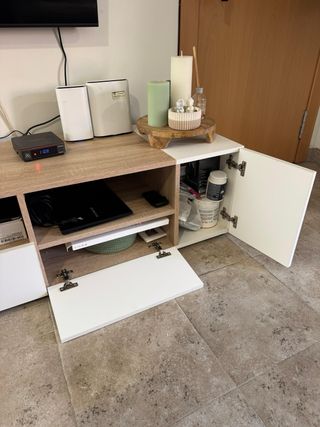 Mueble TV comedor blanco y madera