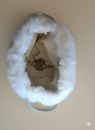 Borsa bianca in pelliccia sintetica