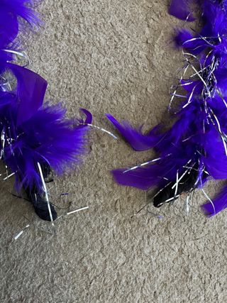BOA DE PLUMAS MORADA DE 1,5 M