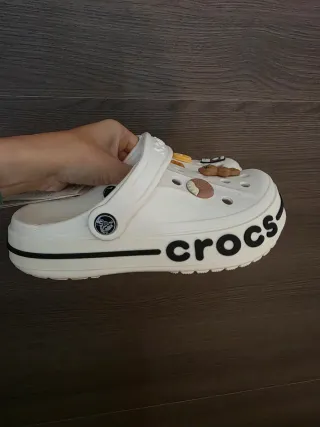 Crocs Blancas Talla 36 con Jibbitz