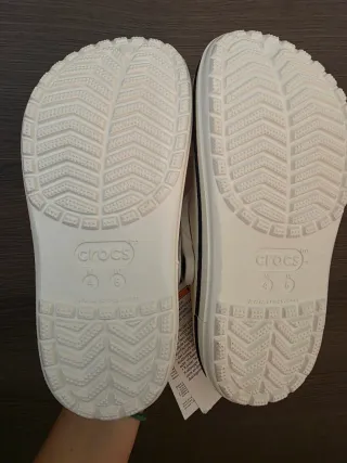 Crocs Blancas Talla 36 con Jibbitz