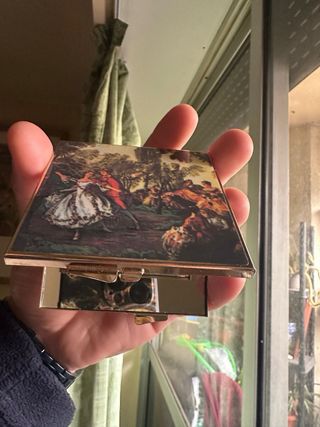 Espejo decorativo con escena