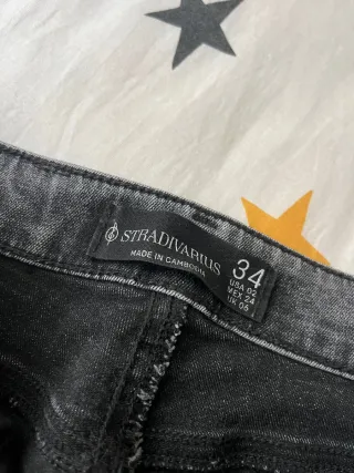 Pantalón campana Stradivarius T.34