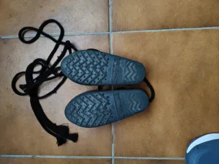 Abarcas negras talla 28