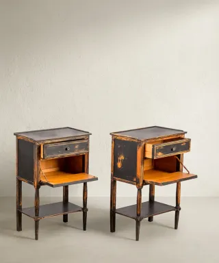 Pareja de mesillas de noche