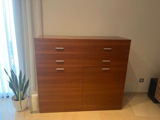 Mueble de comedor de madera