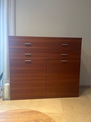 Mueble de comedor de madera