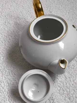 LECHERA "LIMOGES" PORCELANA UNICA DORADA Y BLANCA.