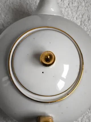 LECHERA "LIMOGES" PORCELANA UNICA DORADA Y BLANCA.