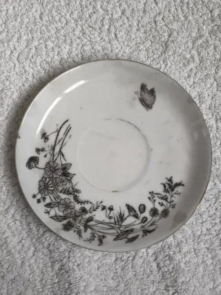 LECHERA "LIMOGES" PORCELANA UNICA DORADA Y BLANCA.