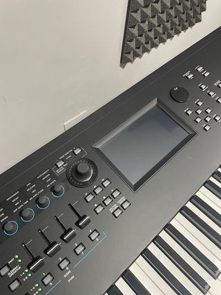 Teclado Yamaha MODX 8+