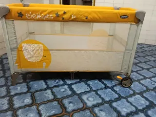 Cuna de viaje Jane con elefantes