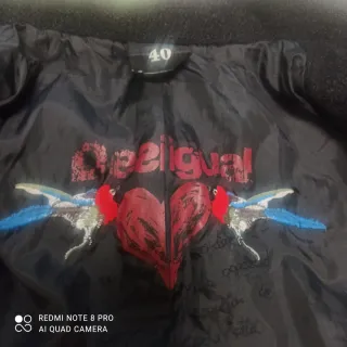 Abrigo Desigual Negro con Bordados