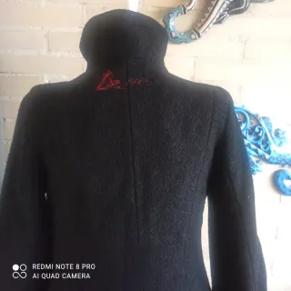 Abrigo Desigual Negro con Bordados