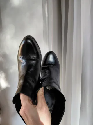 Tronchetti neri con borchie