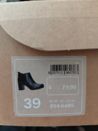 Tronchetti neri con borchie