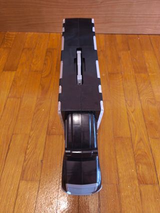 Camión de juguete para 28 coches