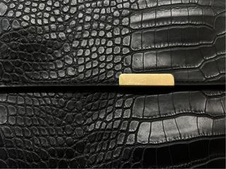 Pochette borsa nera effetto coccodrillo