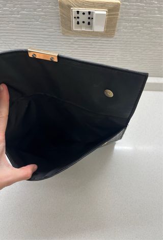 Pochette borsa nera effetto coccodrillo