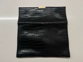 Pochette borsa nera effetto coccodrillo