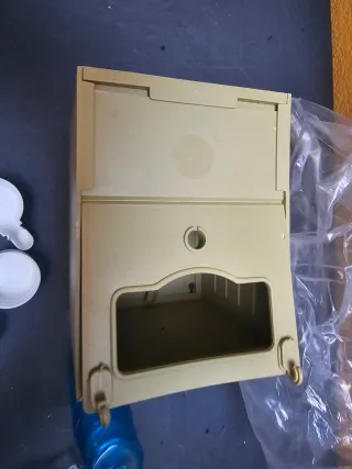 Bevetoi, mangiatoie e nido per uccelli