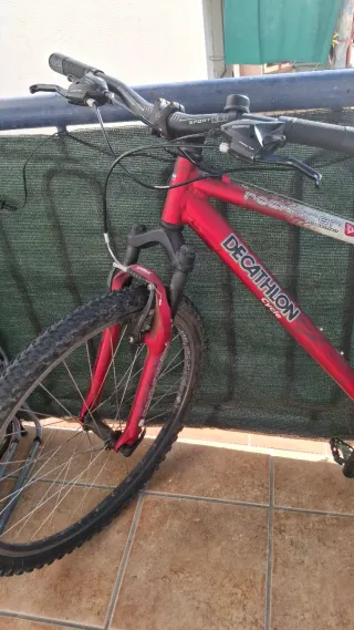 Bicicleta Decathlon Rossa e Bianca