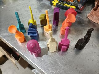 - B. toys - B. Orquesta musical sinfónica para n