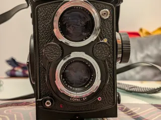 Cámara Yashica Mat 124 G con gran angular