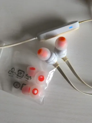 Auriculares Bluetooth JBL Naranja y Blanco