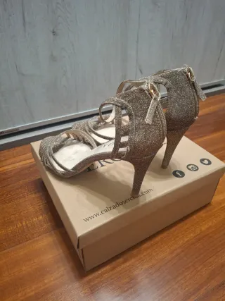 Sandalias tacón doradas Talla 37
