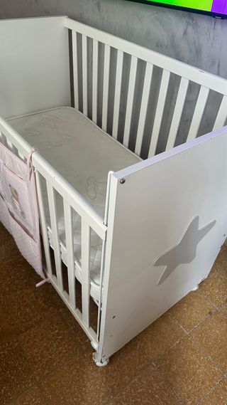 Cuna de bebé blanca