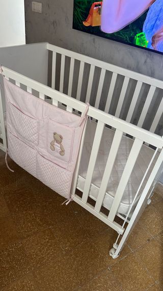 Cuna de bebé blanca