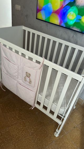 Cuna de bebé blanca