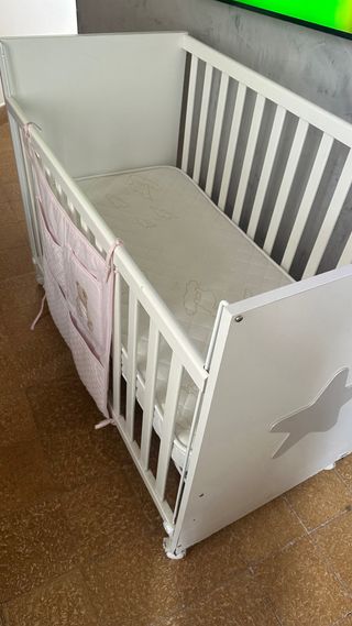 Cuna de bebé blanca