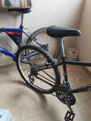 Bicicleta de montaña roja