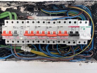 Servicio de electricidad y fotovoltaica