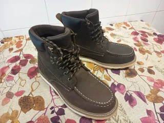 Botas de trabajo marrones impermeables con puntera