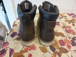 Botas de trabajo marrones impermeables con puntera