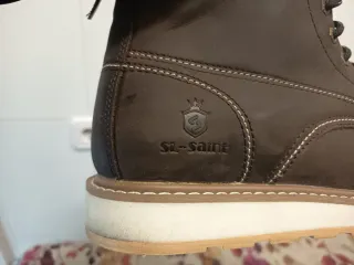 Botas de trabajo marrones impermeables con puntera