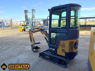 MINIEXCAVADORA AGT 2024