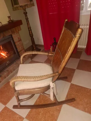 Mecedora de bambú y mimbre