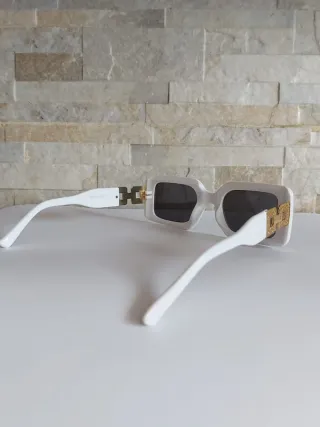 Occhiali da sole bianchi con dettagli oro