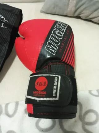 Guantes de Boxeo Rojos con Malla