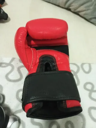 Guantes de Boxeo Rojos con Malla