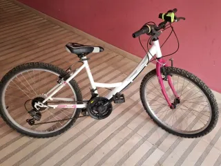 Bicicleta Infantil Blanca y Rosa No se envia.