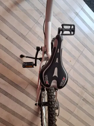 Bicicleta Infantil Blanca y Rosa No se envia.