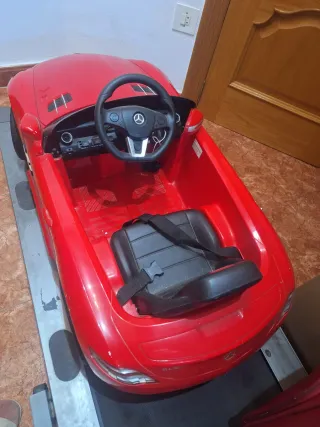 Coche eléctrico infantil rojo